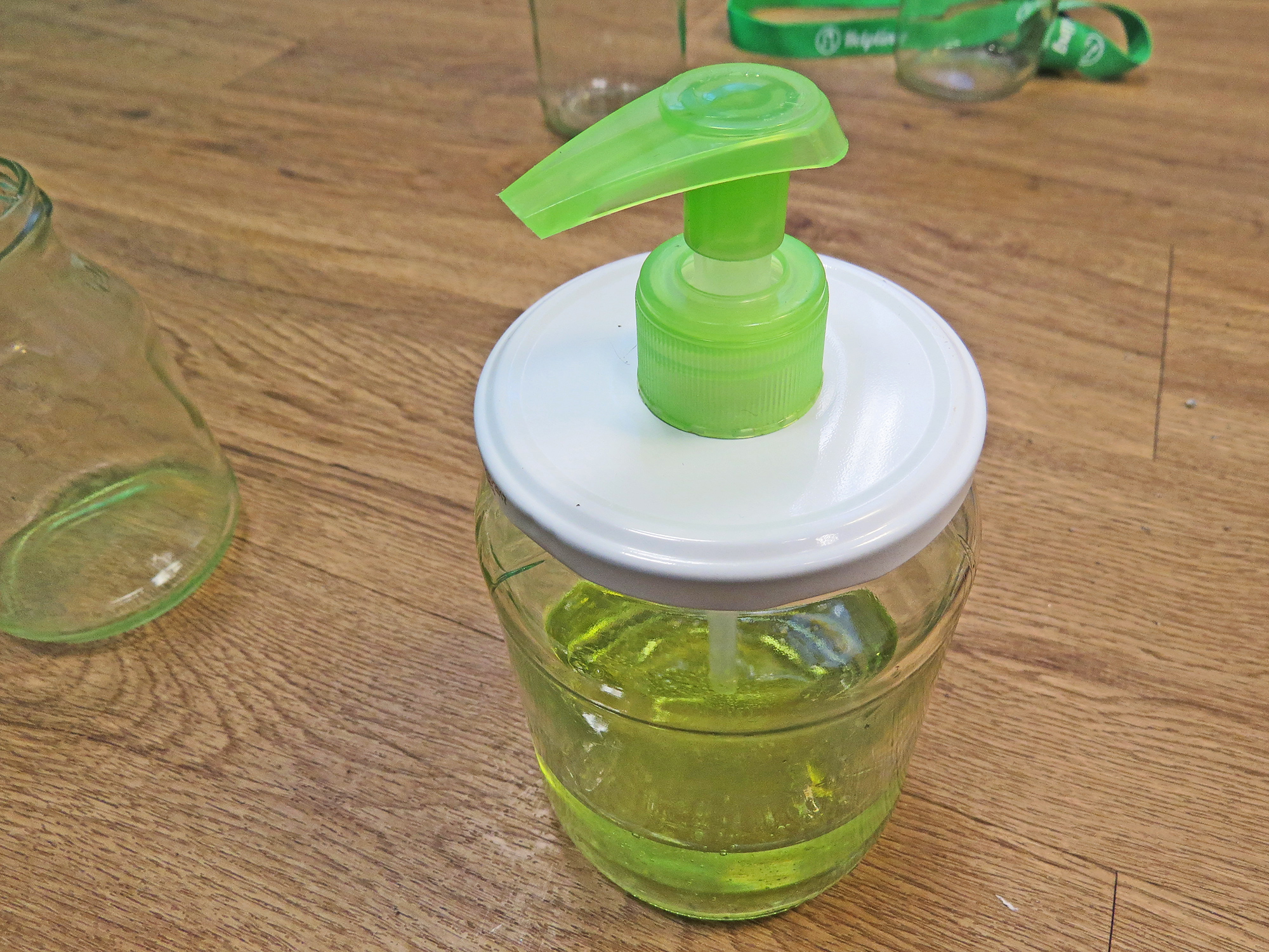 Upcycling Seifenspender mit Seife füllen