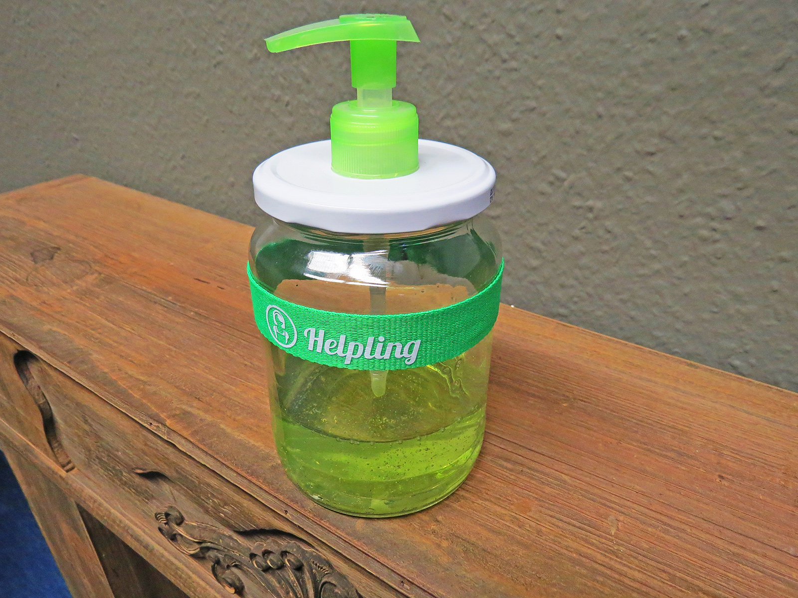 Upcycling: Seifenspender aus einem Joghurt-Glas bauen