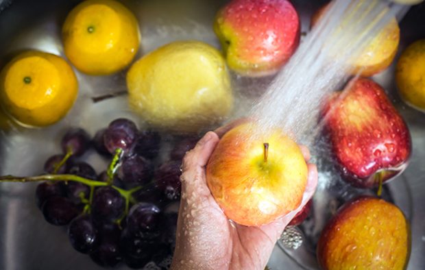 Sommer, Sonne, Keimalarm: So waschen Sie Obst und Gemüse richtig