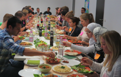 Abendessen mit Vision: Helpling kocht mit Flüchtlingen