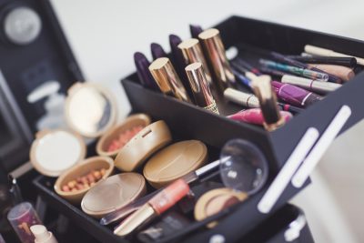 Aus dem Schminkkästchen plaudern: So reinigen Sie Ihre Make-up Utensilien